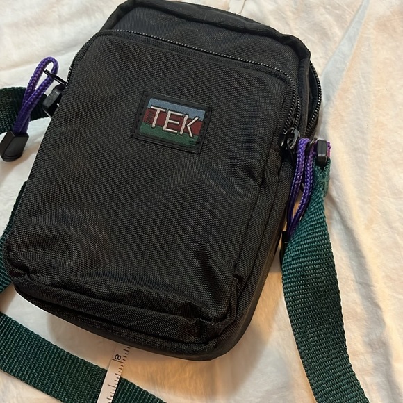 Vintage TEK Crossbody Zipper Black and Green Belt Camera Bag - Picture 8 of 8
